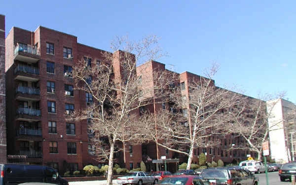 222 E 17th St in Brooklyn, NY - Building Photo