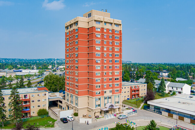907 Barberry Walk SW in Calgary, AB - Building Photo - Building Photo