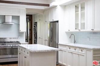 501 Pier Ave in Santa Monica, CA - Building Photo - Building Photo