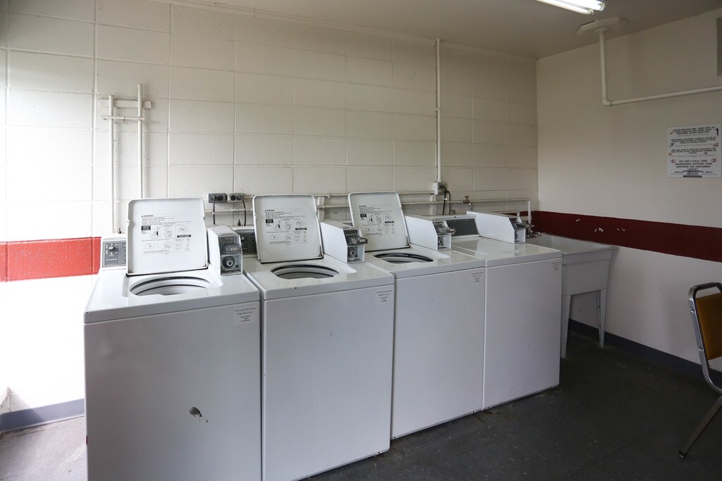 Ballwin Manor Apartments in Ballwin, MO