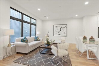 2707 Kimsey Dr, Unit 102 in Dallas, TX - Building Photo - Building Photo