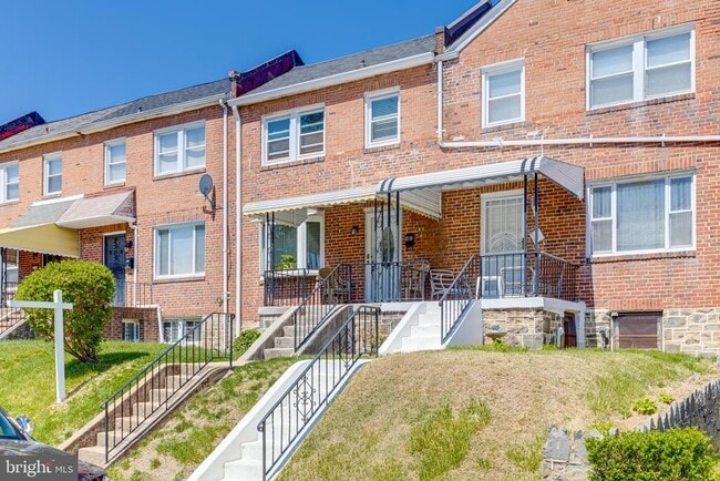 property at 42 N Kossuth St