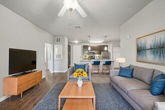 Charleston on 66th in Largo, FL - Building Photo - Building Photo