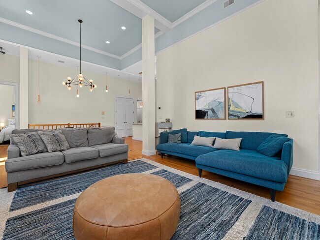 35 Saratoga St, Unit 2 in Boston, MA - Foto de edificio - Building Photo