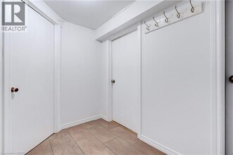 2217 Ghent Ave in Burlington, ON - Building Photo - Building Photo