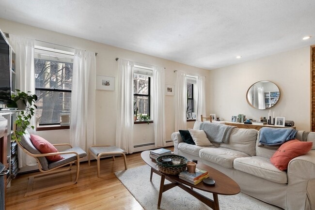 19 Milford St in Boston, MA - Building Photo - Building Photo