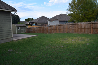 800 Moonbeam Ct in Brenham, TX - Building Photo - Building Photo