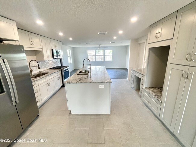 property at 620 Poinsetta Dr
