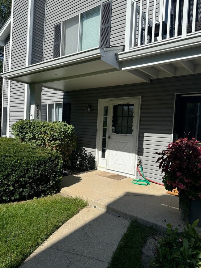 1326 Barclay Ln
