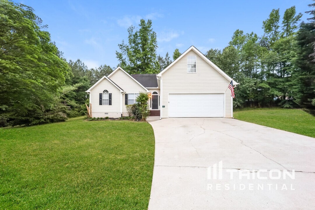 538 Grove Pointe Ct in Locust Grove, GA - Foto de edificio