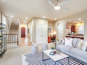 4687 NW 126th Pl in Portland, OR - Foto de edificio - Building Photo