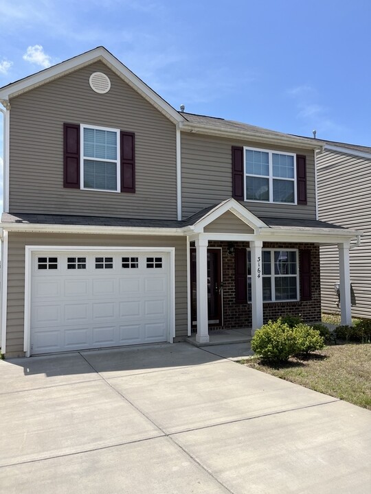 3164 Winesap Dr in Dallas, NC - Building Photo