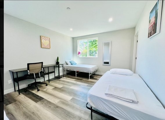 property at 1301 N Kingsley Dr