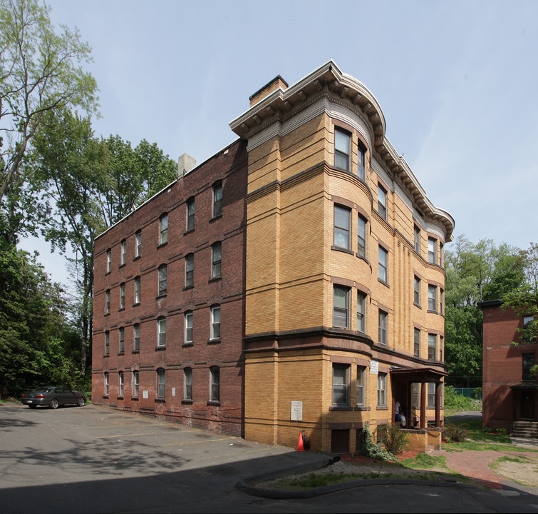 75 Avon Pl in Springfield, MA - Foto de edificio