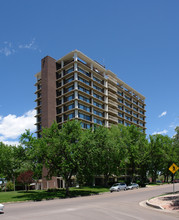 Pikes Peak Towers in Colorado Springs, CO - Foto de edificio - Building Photo