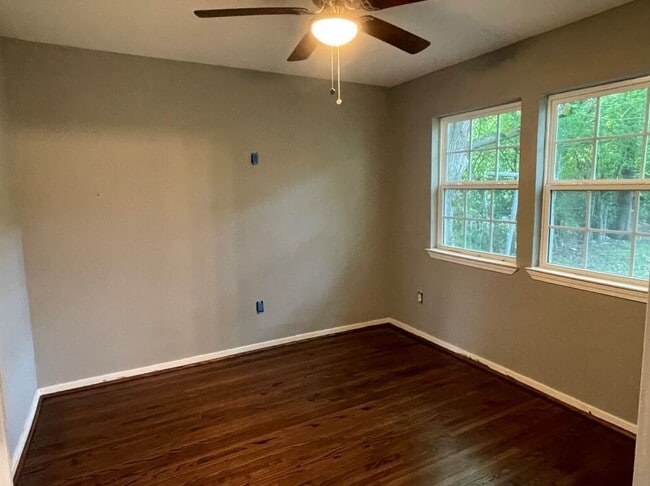 property at 4914 Meadow Park Dr