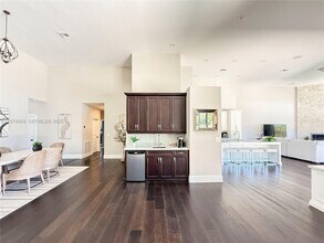 400 Alexandra Cir in Weston, FL - Building Photo - Building Photo