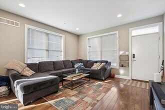 1946 Titan St in Philadelphia, PA - Building Photo - Building Photo