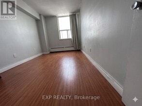 20 Forest Manor Rd in Toronto, ON - Building Photo - Building Photo