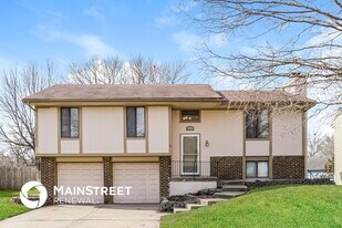 611 W Sunrise Dr in Belton, MO - Building Photo