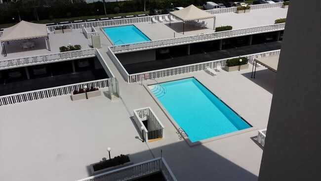 801 Lake Shore Dr-Unit -317 in Lake Park, FL - Building Photo - Building Photo