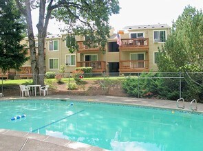 The Patrician Apartments in Aloha, OR - Building Photo - Building Photo