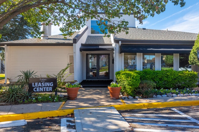 Tides on Avril in Fort Worth, TX - Building Photo - Building Photo