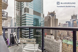 235 W 48th St in New York, NY - Building Photo - Building Photo