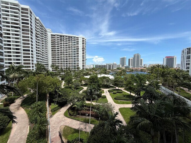 600 Three Islands Blvd, Unit 515 in Hallandale Beach, FL - Building Photo - Building Photo