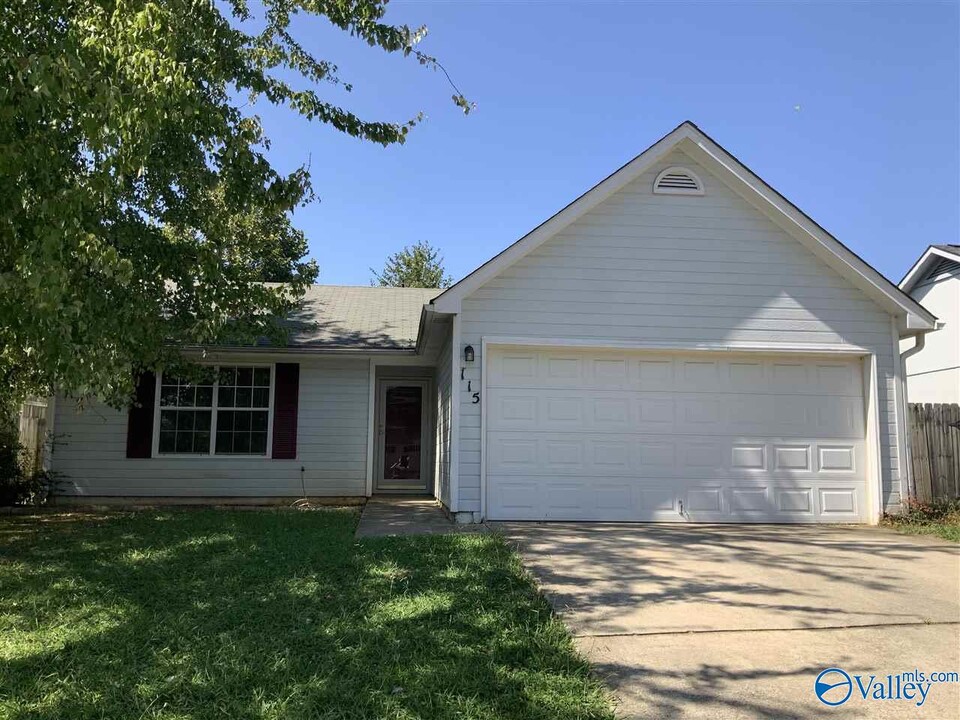 115 N W Sugar Bluff Ln in Madison, AL - Building Photo