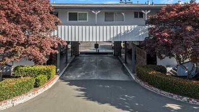 Buena Vista Gardens in San Leandro, CA - Foto de edificio - Building Photo
