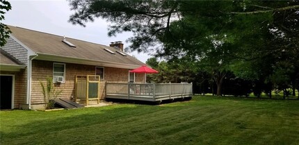 125 Cedar Rd in Charlestown, RI - Foto de edificio - Building Photo
