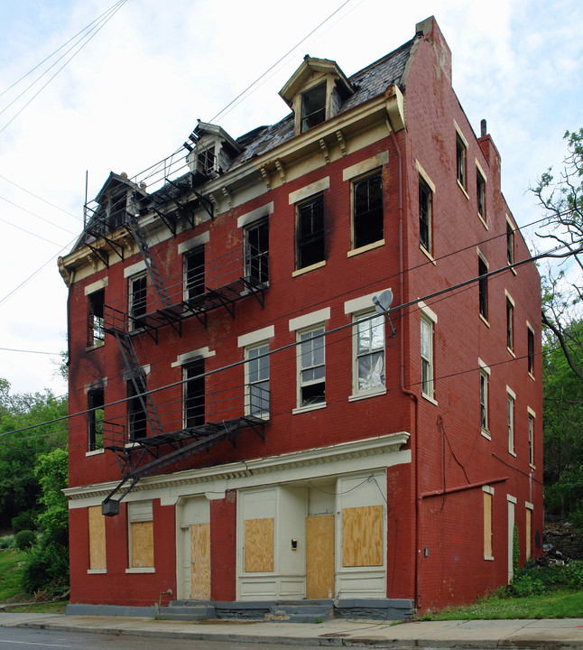 2526 Riverside Dr in Cincinnati, OH - Building Photo