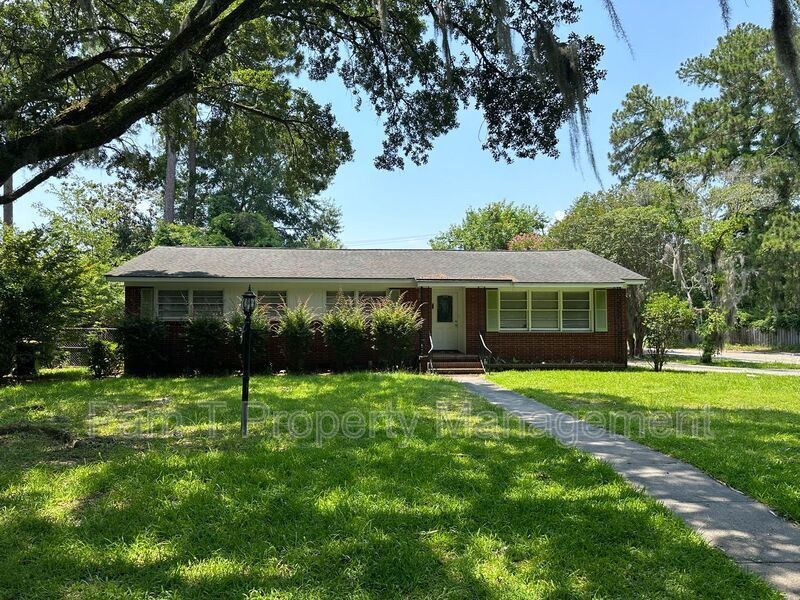 201 Kensington Dr in Savannah, GA - Foto de edificio