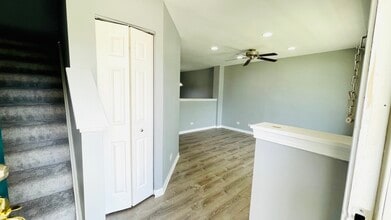 659 Lincoln Station Dr in Oswego, IL - Building Photo - Building Photo