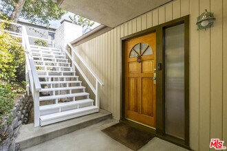 2470 Zorada Dr in Los Angeles, CA - Building Photo - Building Photo