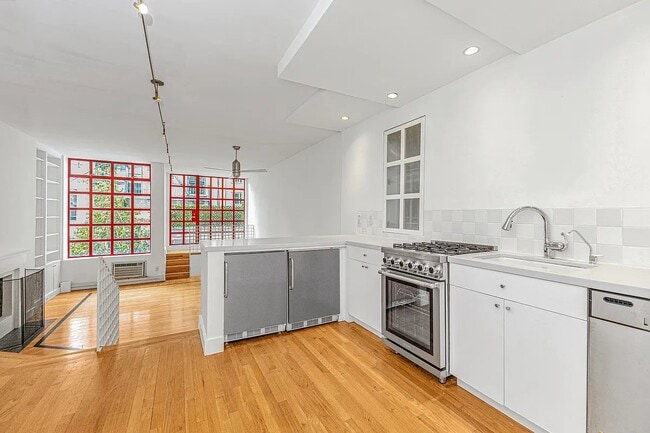 11 W 89th St in New York, NY - Building Photo - Building Photo