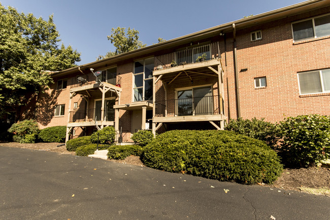 Brooke Court Apartments in Baltimore, MD - Building Photo - Building Photo