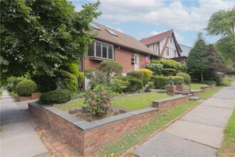 55 W Devonia Ave-Unit -1 in Mount Vernon, NY - Building Photo - Building Photo