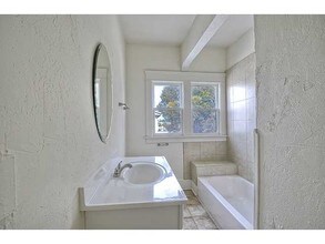 423 Gloria St in San Diego, CA - Building Photo - Interior Photo