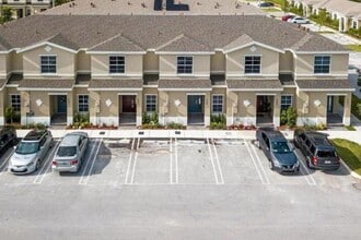 449 NE 4th Ter in Florida City, FL - Foto de edificio - Building Photo