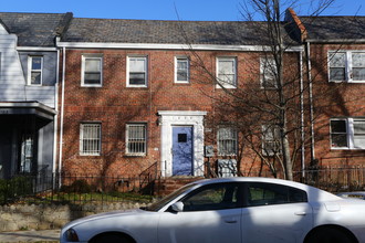 1834 M St NE in Washington, DC - Foto de edificio - Building Photo