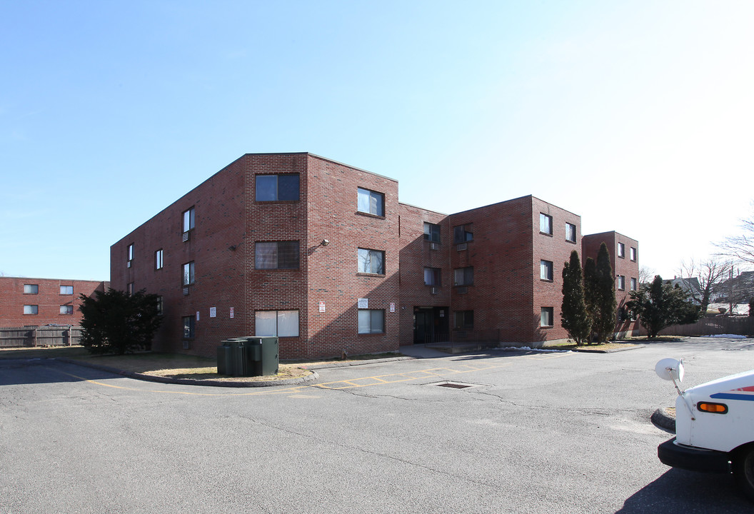 Newman Apartments in Waterbury, CT - Foto de edificio