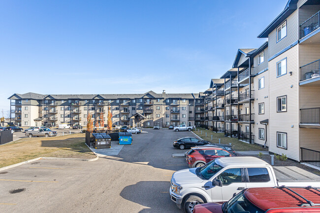 Avalon Court Building A in Edmonton, AB - Building Photo - Building Photo