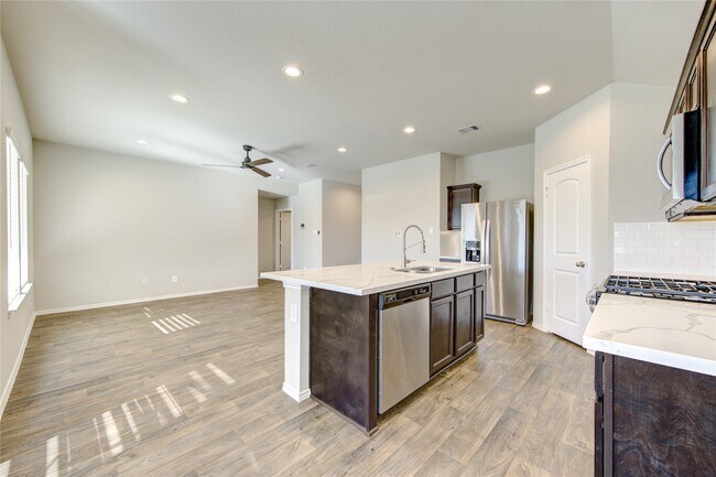 21335 Hendricks Holw Ln in Katy, TX - Foto de edificio - Building Photo