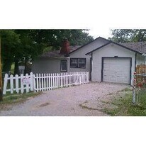 829 S Lake Dr in Independence, MO - Building Photo