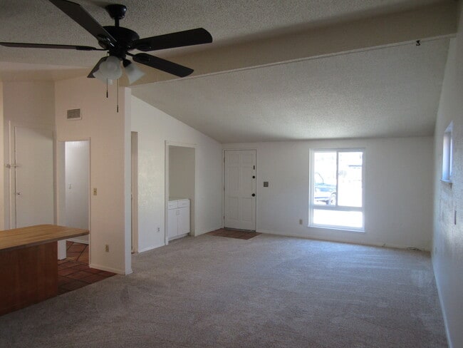1654 Calle Nueve in Lompoc, CA - Building Photo - Building Photo
