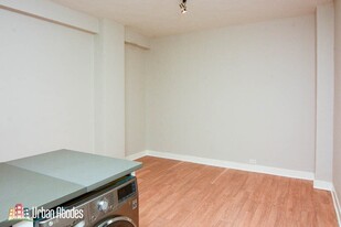 545 W Belmont Ave, Unit M09B in Chicago, IL - Building Photo - Building Photo