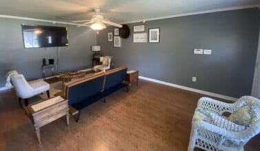 160 E Darby St in Bridge City, TX - Building Photo - Building Photo