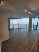 1 Fairview Rd E in Mississauga, ON - Building Photo - Building Photo